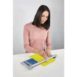 Dahle® Dahle 507 Rotary Cutter 8 Dahle® Dahle 507 Rotary Cutter -Pebeo Sales Store Dahle507RotaryCutter 2